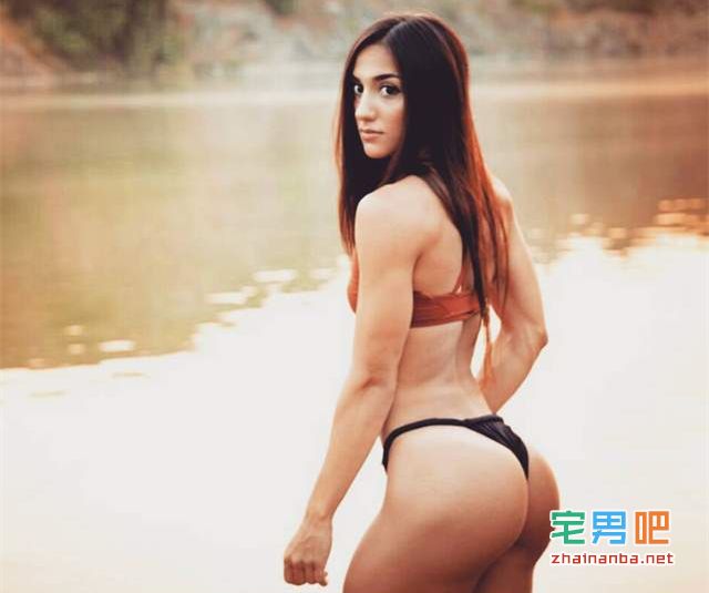 大家感受一下来自乌克兰的健美模特「Bakhar Nabieva」的身材 - 亿乐屋